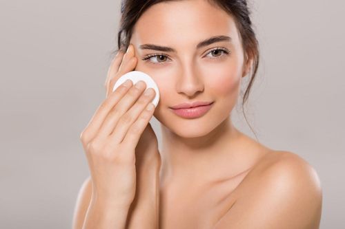 Sử dụng nước tẩy trang đúng cách hàng ngày mang lại lợi ích gì?