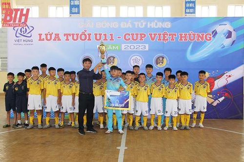 Đội U11 Trung tâm VSH vô địch Giải Bóng đá tứ hùng U11 - Cúp Việt Hùng Sport năm 2023