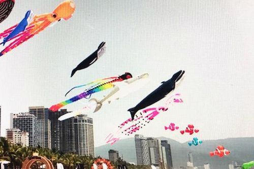 Lễ hội thả diều đa sắc màu trên bãi biển Mỹ Khê