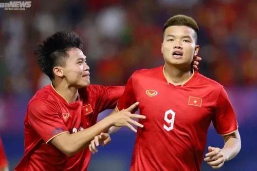 Chật vật thắng U22 Lào, U22 Việt Nam xếp sau U22 Thái Lan