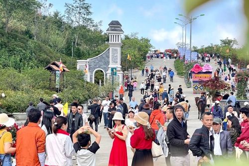 Sa Pa nhộn nhịp du khách trong những ngày đầu của kỳ nghỉ lễ