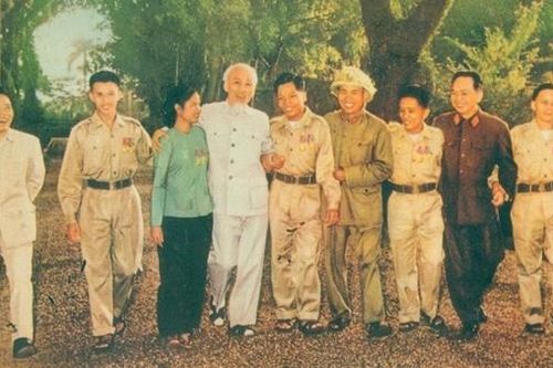 Những người con của đồng bào Pa Cô