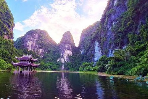 Khám phá cảnh sắc tuyệt đẹp của 'Hạ Long thứ hai' ở Việt Nam