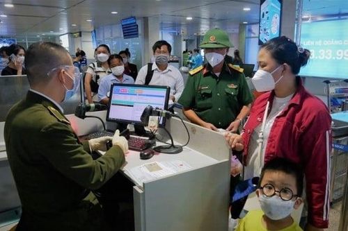 Lần đầu đi máy bay, thủ tục gồm những gì?