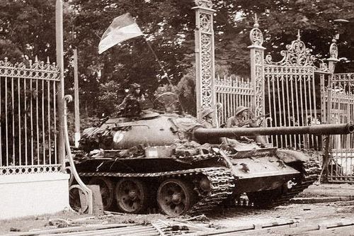 Phát huy đại thắng mùa xuân 1975, đưa đất nước ngày càng phồn vinh