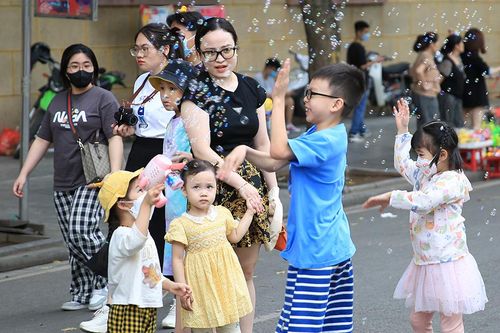 Rộn ràng vui chơi dịp nghỉ lễ