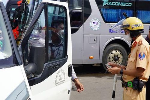 Hơn 2.200 tài xế vi phạm nồng độ cồn trong ngày đầu nghỉ lễ