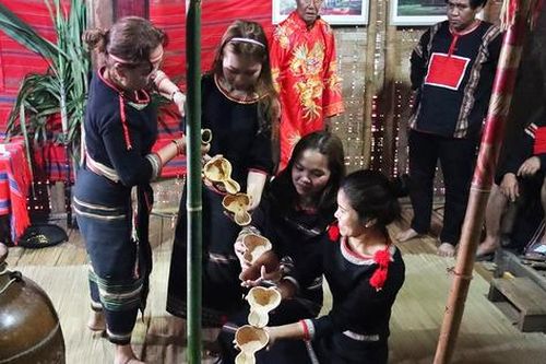 Độc đáo lễ cúng ché của đồng bào Êđê
