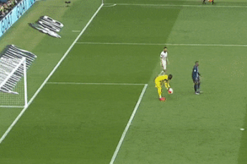 Lý do bàn thắng của Mbappe được công nhận, Ronaldo thì không