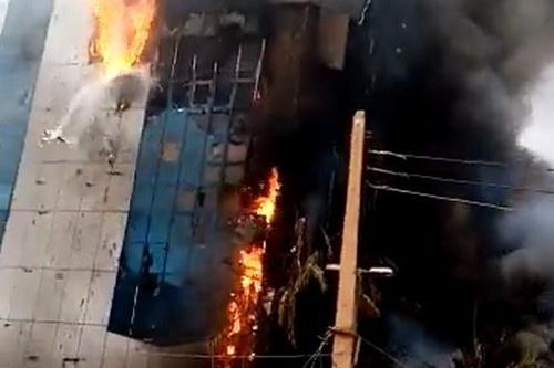 Ngân hàng Trung ương Sudan ở Khartoum chìm trong lửa