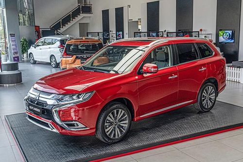 Mitsubishi Outlander đang giảm tới 126 triệu đồng, 'đấu' Honda CR-V