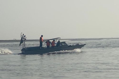 Đồn Biên phòng Diễn Thành huy động lực lượng nỗ lực tìm kiếm nạn nhân mất tích khi tắm biển
