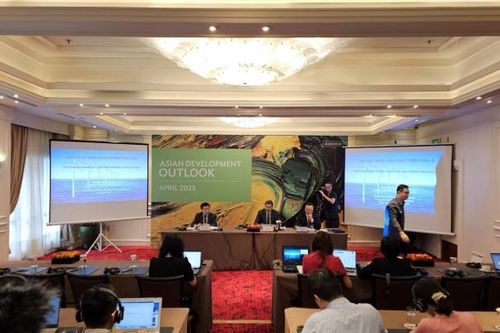 30 tỷ USD đầu tư công sẽ là 'chìa khóa' giúp kinh tế Việt Nam tăng trưởng 6,5% trong năm 2023