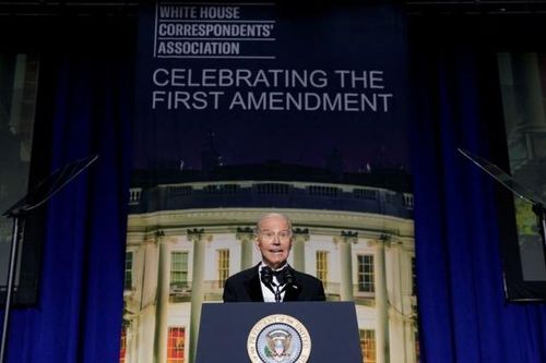 Tổng thống Biden chỉ trích Fox News trong bữa tiệc với các nhà báo