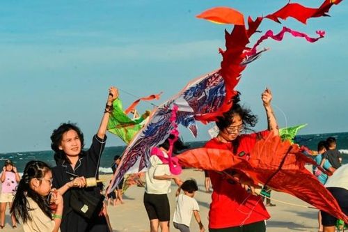 Hấp dẫn lễ hội thả diều trên bãi biển Phan Thiết