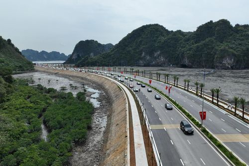 Quảng Ninh khánh thành đường bao biển đẹp nhất Việt Nam