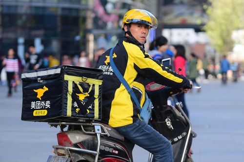 Nghịch lý hàng trăm nghìn thạc sĩ, cử nhân đổ xô làm shipper