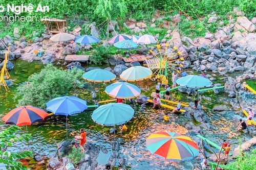 Du lịch khe suối hút khách về miền Tây Nghệ An trong kỳ nghỉ lễ