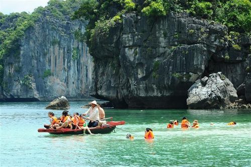 Khoảng 300.000 lượt khách đến Đồ Sơn trong dịp liên hoan du lịch