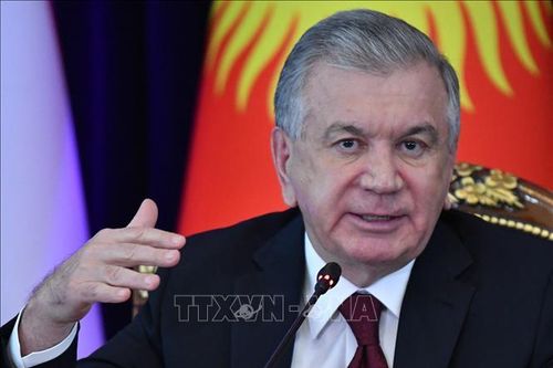 Uzbekistan thông qua sửa đổi hiến pháp