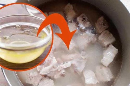 Lỡ tay nấu mặn đừng vội bỏ thêm nước lã: Làm ngay cách này món canh hết mặn trọn vị hơn nhiều