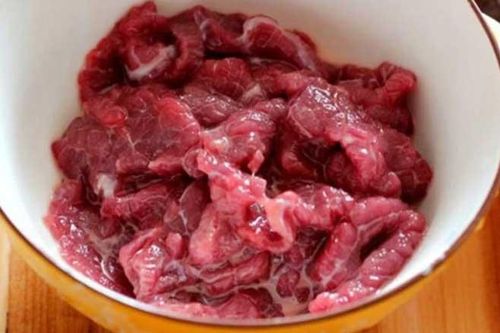 10 lần xào thịt bò thì 9 lần dai, khi ướp nhớ cho những thứ này thịt mềm ngon, người già cũng thích