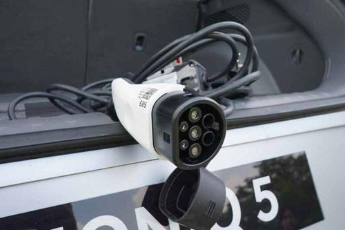 Dự báo bất ngờ giá thành pin xe điện