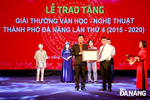 Phát triển văn học, nghệ thuật trong tình hình mới