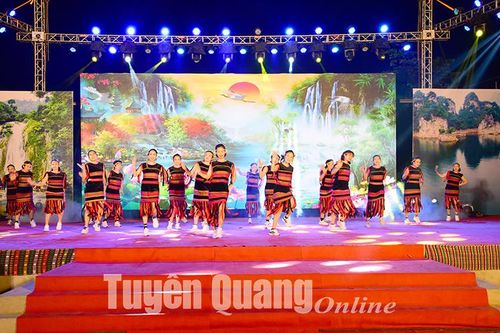 Liên hoan dân vũ huyện Lâm Bình mở rộng