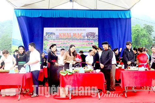 Nhiều hoạt động hấp dẫn tại Chợ phiên Bản Ba