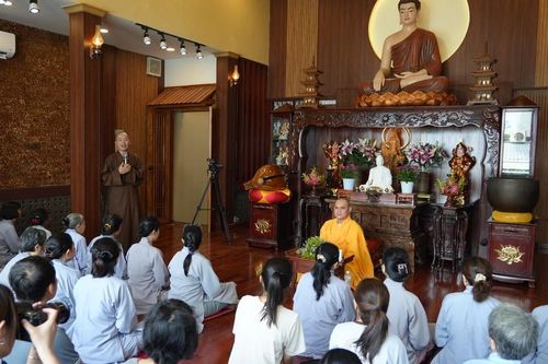Khóa tu 'An lạc từng phút giây' tại chùa Thiên Khánh (Q.6, TP.HCM)
