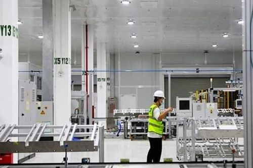 Công nhân khu kinh tế Vũng Áng làm thông lễ để đáp ứng tiến độ