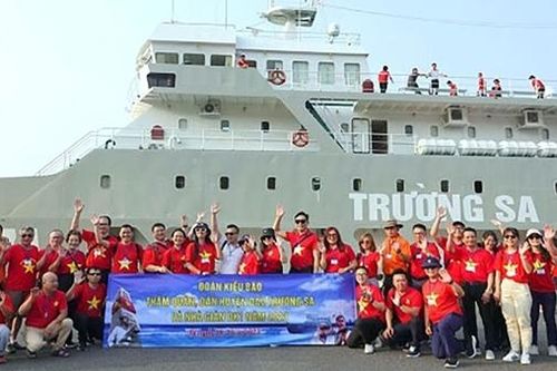 Không thể bẻ cong lịch sử, phủ mờ chân lý