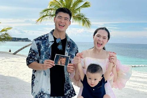 Gia đình Duy Mạnh du lịch Maldives, bà xã Quỳnh Anh tranh thủ khoe tin vui