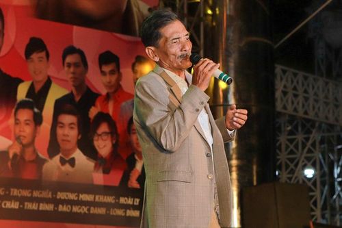 Thương Tín gặp vấn đề sức khỏe trong đêm nhạc quyên góp ủng hộ đồng nghiệp