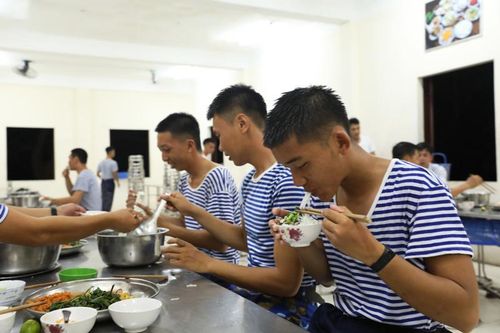 Phở Hà Nội vượt sóng đến Trường Sa