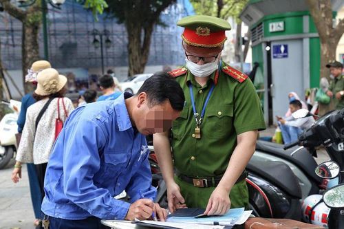 Xử phạt 1 trường hợp tăng giá trông xe của khách đi trải nghiệm xe buýt 2 tầng