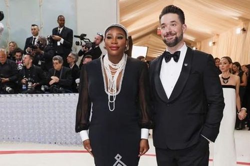 Serena Williams thông báo mang thai trên thảm đỏ Met Gala