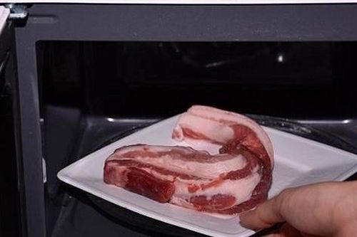 Những thực phẩm tuyệt đối không nên cho vào lò vi sóng