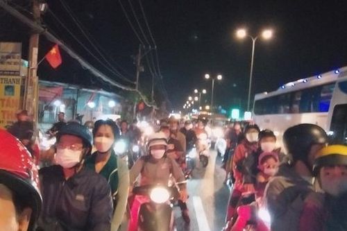 Người dân chen nhau quay lại TP Hồ Chí Minh sau kỳ nghỉ lễ