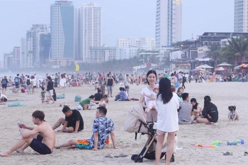 Du khách đến Đà Nẵng đông hơn dự kiến