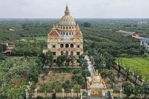 Cận cảnh tòa lâu đài 'dát vàng' 10 tỷ của ông chủ lò gạch