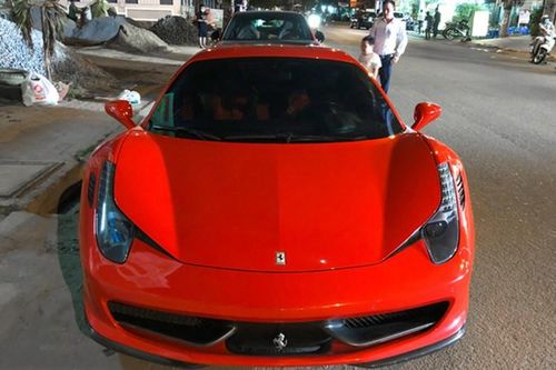 Ferrari 458 Italia tiền tỷ bỏ xó Hà Nội 'lột xác' với màu sơn mới