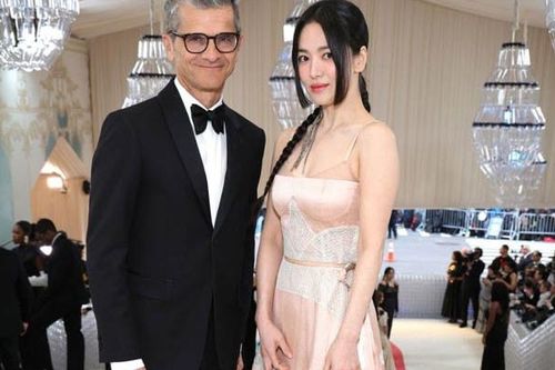 Song Hye Kyo xinh đẹp và ngây thơ khi dự Met Gala