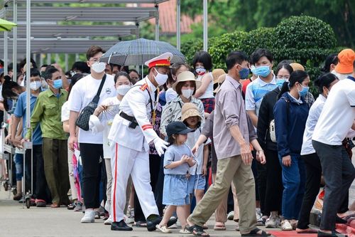 Hơn 52.000 lượt khách vào Lăng viếng Chủ tịch Hồ Chí Minh