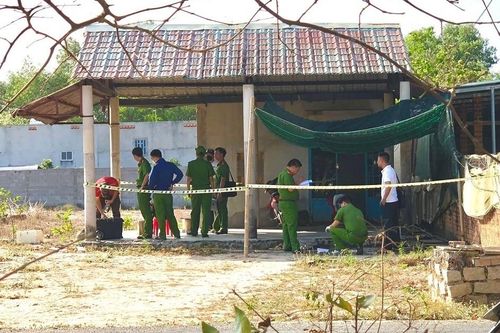 Người đàn ông nghi bị sát hại, tử vong trước cửa nhà
