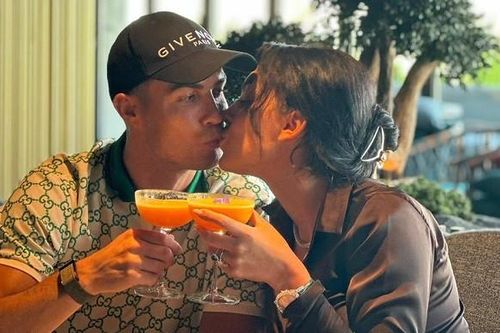 Ronaldo 'khóa môi' bạn gái, phủ nhận đã chán ngấy cô