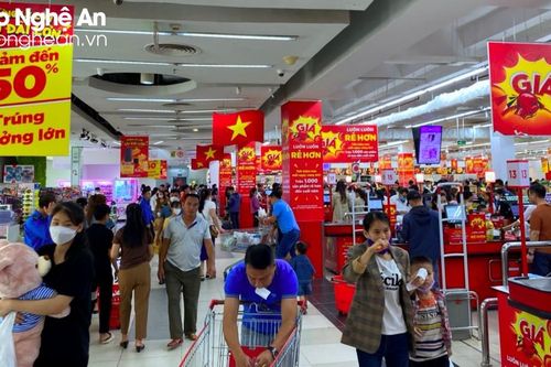 Nhiều điểm vui chơi, mua sắm ở thành Vinh chật kín người trong dịp nghỉ lễ