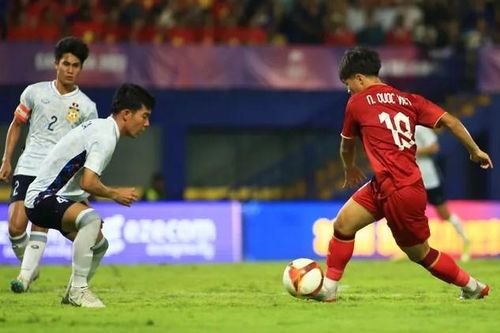 Quốc Việt: 'Tôi không ngán hậu vệ U22 Singapore'