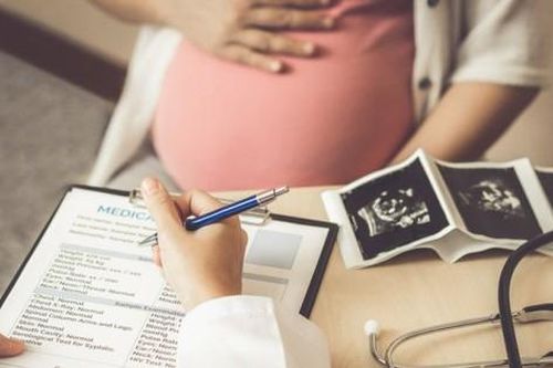 Bác sĩ sản chia sẻ các dấu hiệu mẹ bầu không được bỏ qua khi mang thai